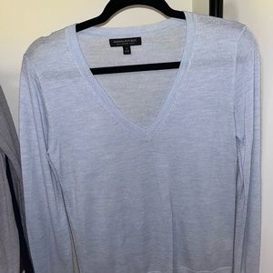 BANANA REPUBLIC V NECK SWEATER
